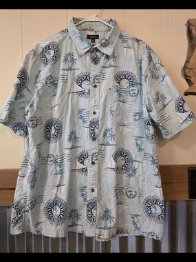 Croft & Barrow Short Sleeve Blue Tropical Button Up Shirt